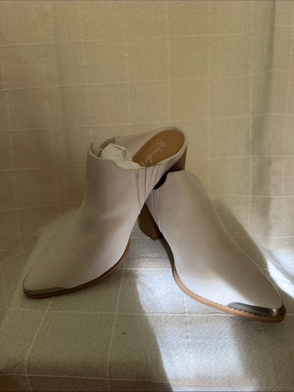 Wonderly Cream Slip-On Block Heel Mules